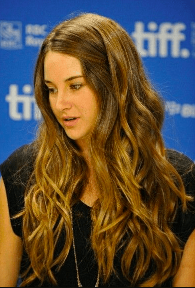 Image of Shailene Woodley with 2a hair type.