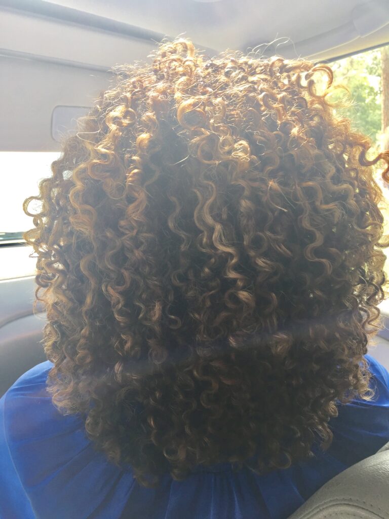 U-shaped curly cut
